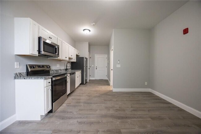 Building Photo - 6899 Post Rd