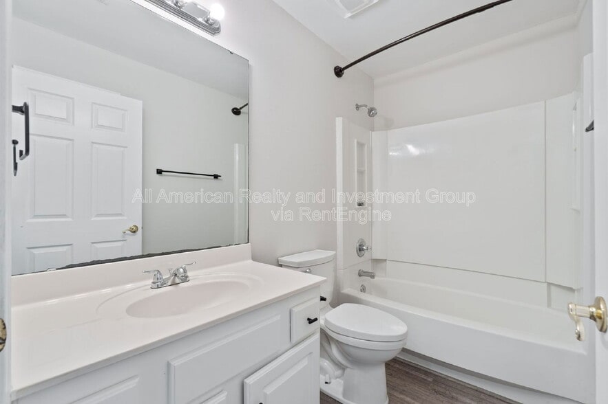 Building Photo - 444 Bridgewater Ct