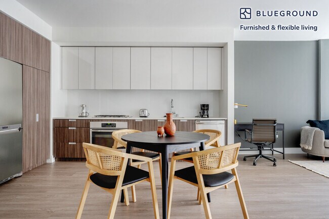 Building Photo - 18 10th St