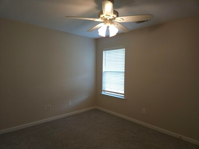 Building Photo - 219 Rainbow Falls