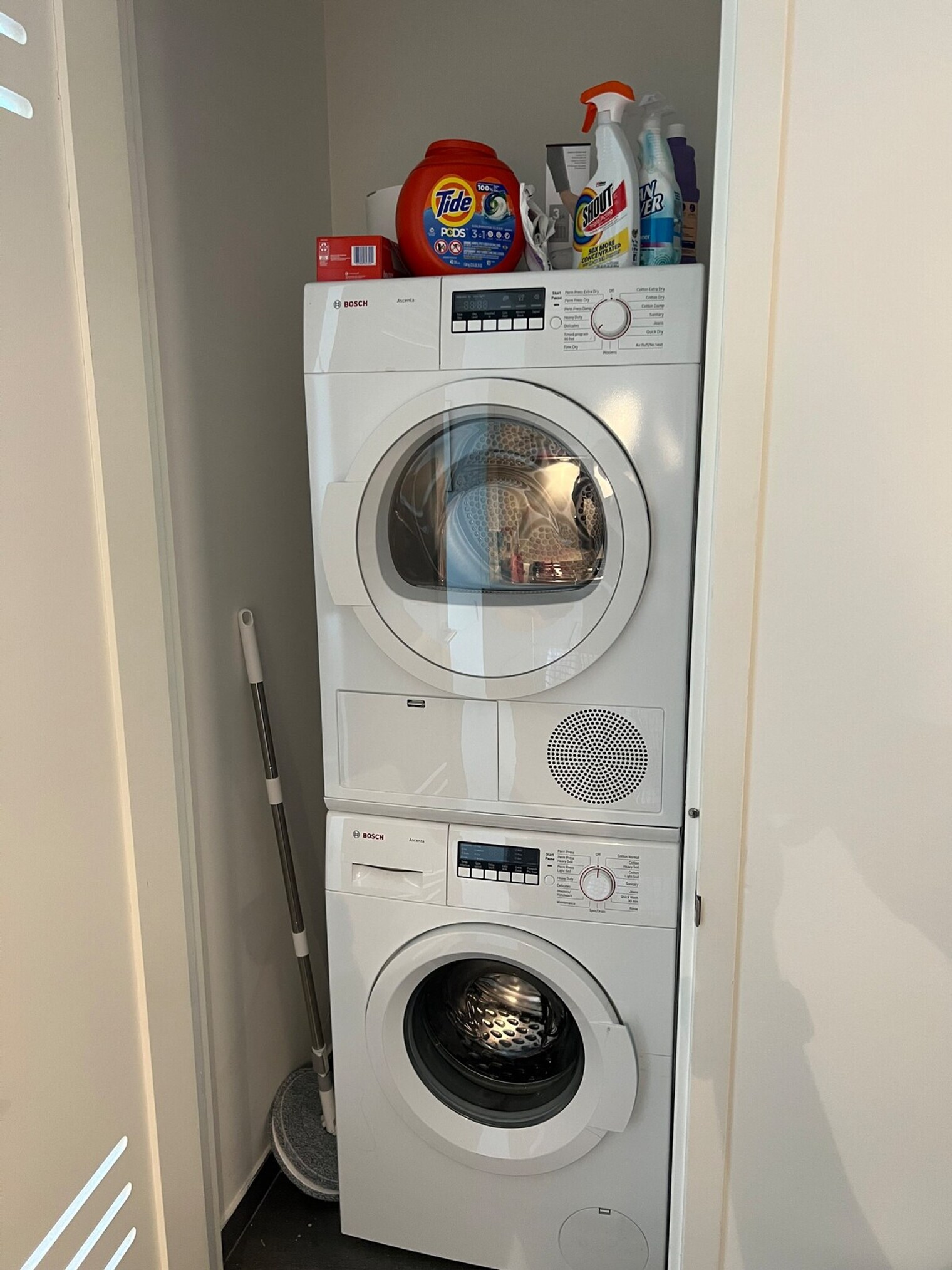 Building Photo - 605 W 42nd St