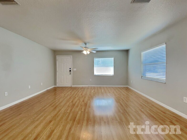 Building Photo - 2835 31st Ave E