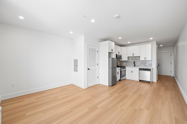 Building Photo - 337 Johnston Ave