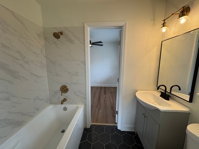 Building Photo - Cozy 2 Bedroom Duplex In NoDa Area