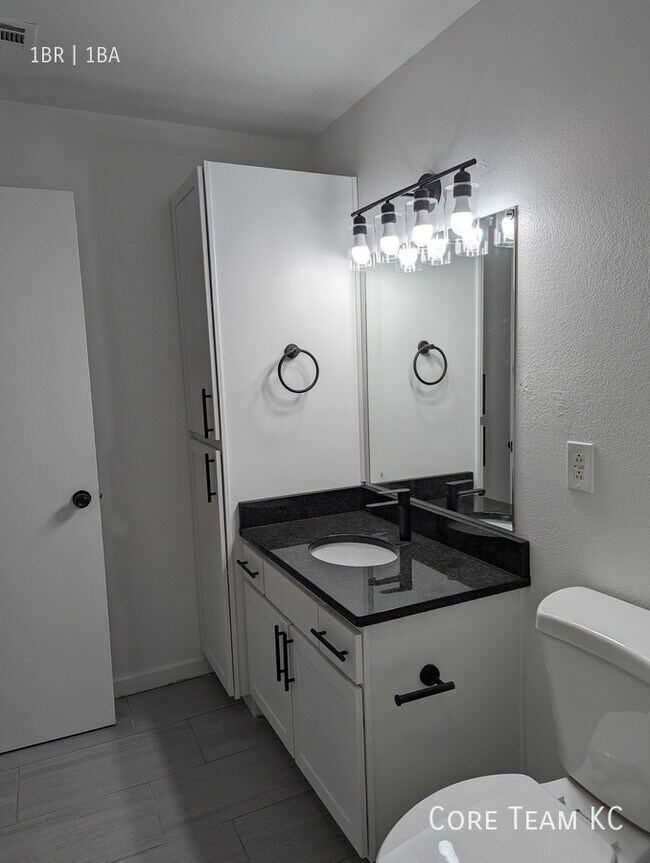 Building Photo - 204 Walnut St