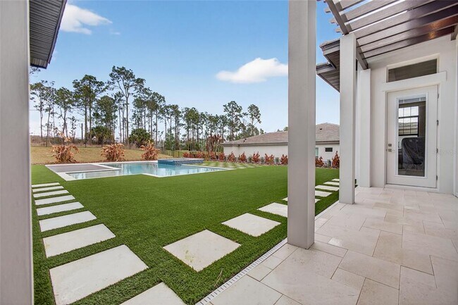 Building Photo - 16130 Pendio Dr