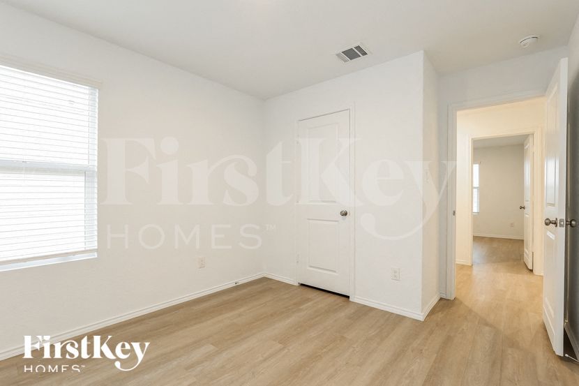 Building Photo - 10606 Pablo Way