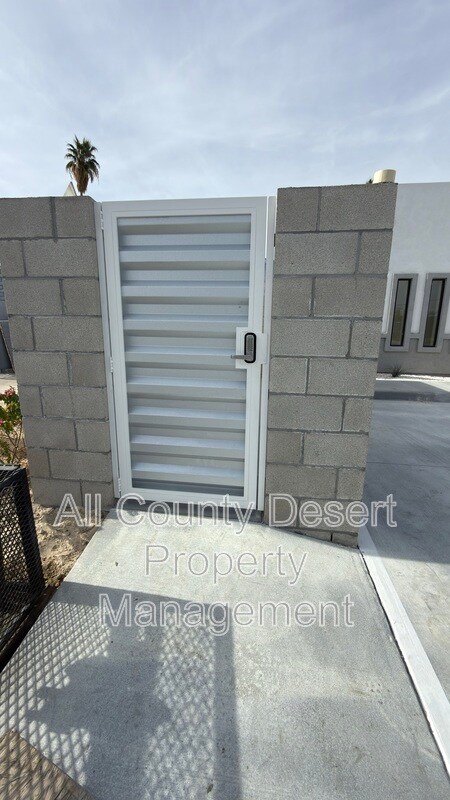 Building Photo - 517 S Mountain View Dr