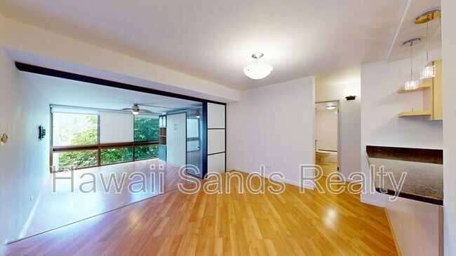 Building Photo - 501 Hahaione St