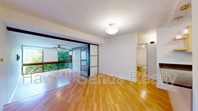 Building Photo - 501 Hahaione St