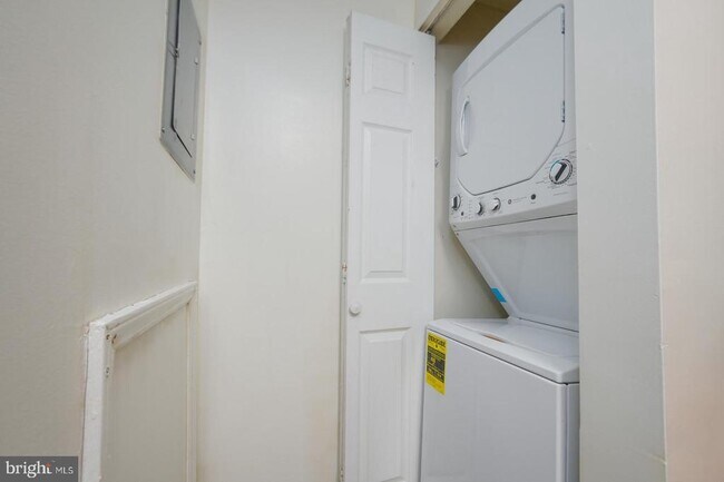 Building Photo - 5800 Inman Park Cir