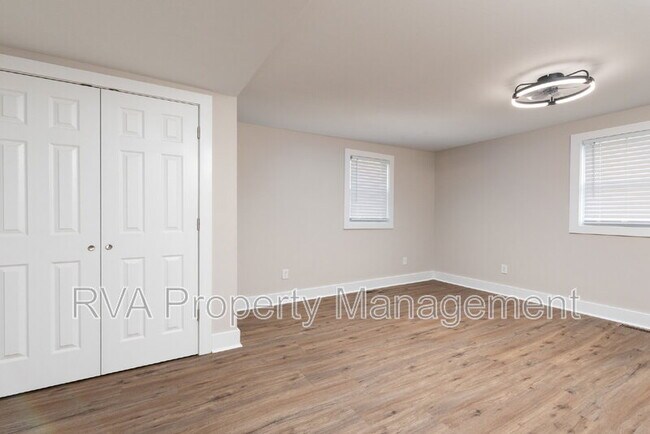 Building Photo - 9800 Golf Course Dr