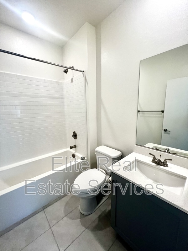 Building Photo - 5465 Seacliff Pl