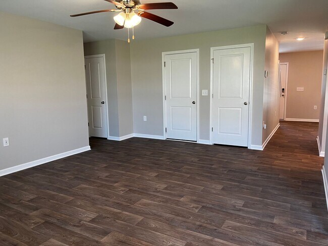 Building Photo - Ultra Spacious Living in Lake Tyler Subdivision