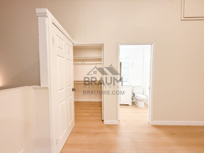 Building Photo - 5245 Riverton Ave