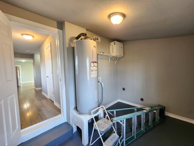 Building Photo - 7642 SW Regional Airport Blvd