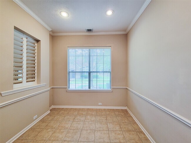 Building Photo - 206 Whispering Ridge Terrace