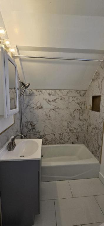 Building Photo - 409 Plymouth Ave