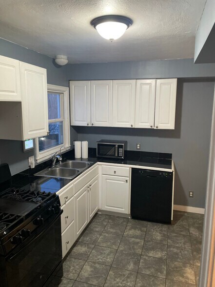 Building Photo - 1665 Tonawanda Ave