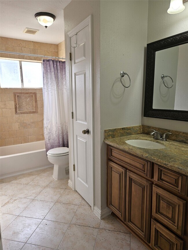 Building Photo - 16927 Barkentine Ln