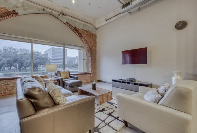 Building Photo - 500 S Ervay St