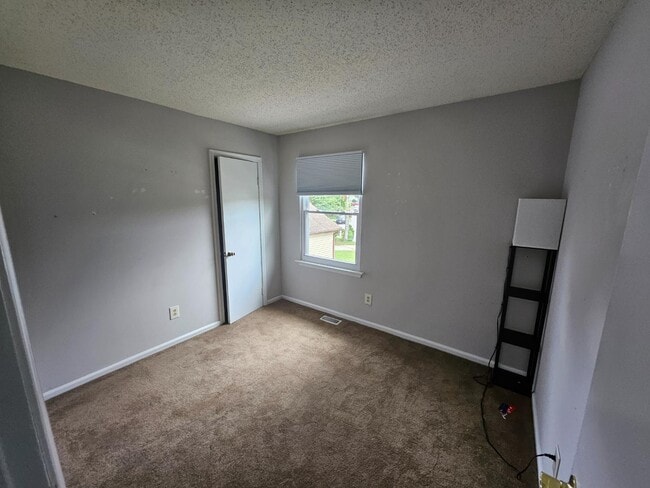 Building Photo - 1036 Glen Willow Dr