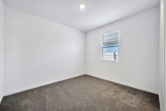 Building Photo - 3104 Bee Trl