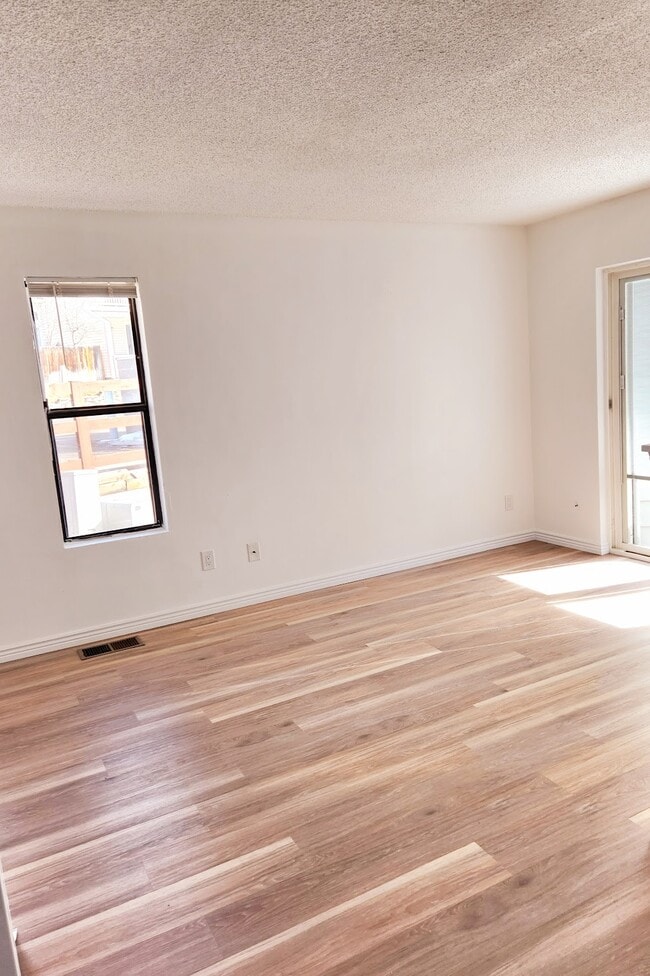 Building Photo - 17090 E Ford Dr