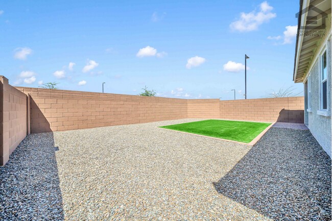 Building Photo - 4Bed/3Bath House at Thomas Rd/99th Ave! Ready for Immediate Move-In! -- Mother-In-Law Suite W/Pri...