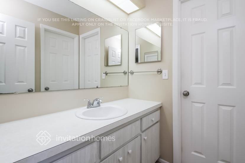 Building Photo - 3403 Cambridge Dr W