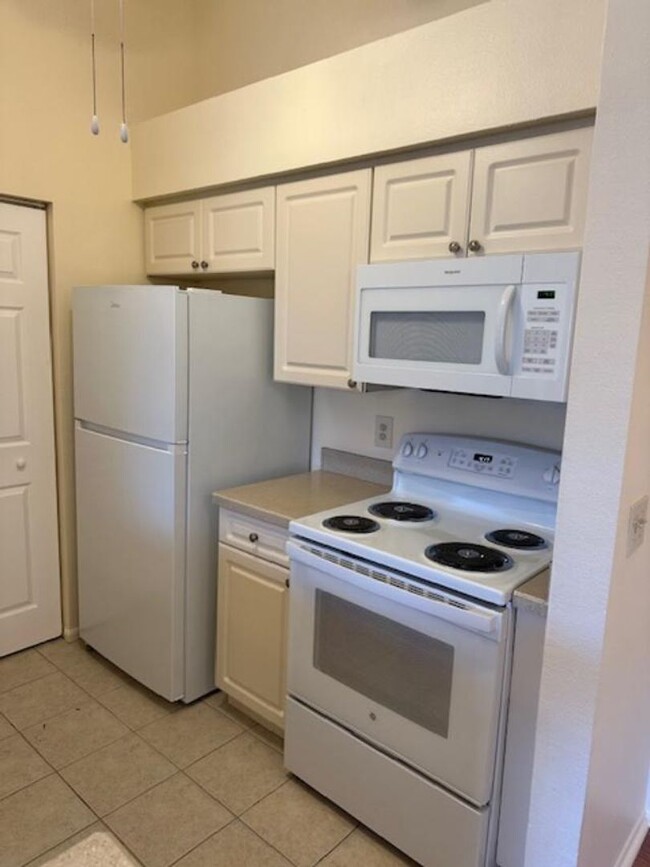 Building Photo - Great Location  Super cute 1 Bedroom unit