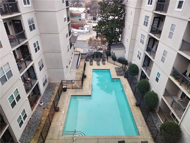 Building Photo - 1074 Peachtree St NE