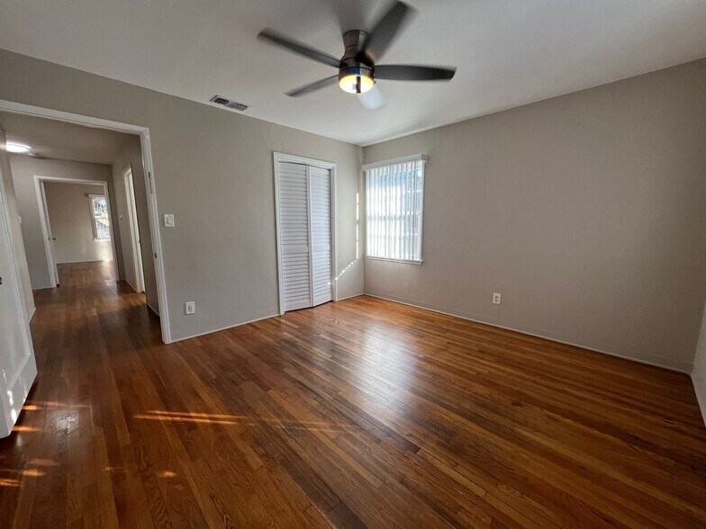 Building Photo - 4015 Calavo Dr