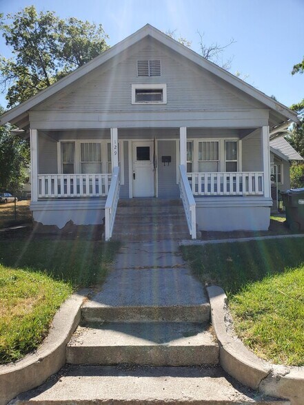 Primary Photo - 129 N Johnson Ave