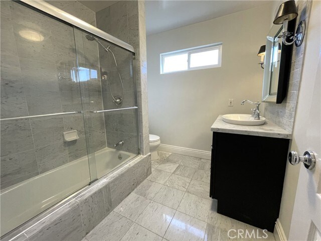 Building Photo - 1401 E 3rd St