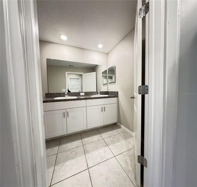 Building Photo - 3590 Bellmeade Ct