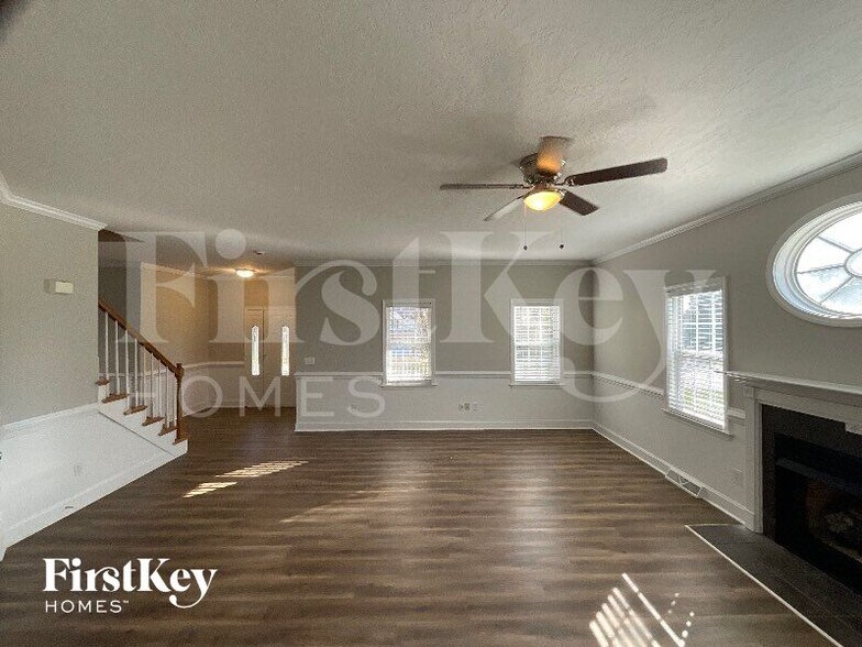 Building Photo - 113 Longwood Dr