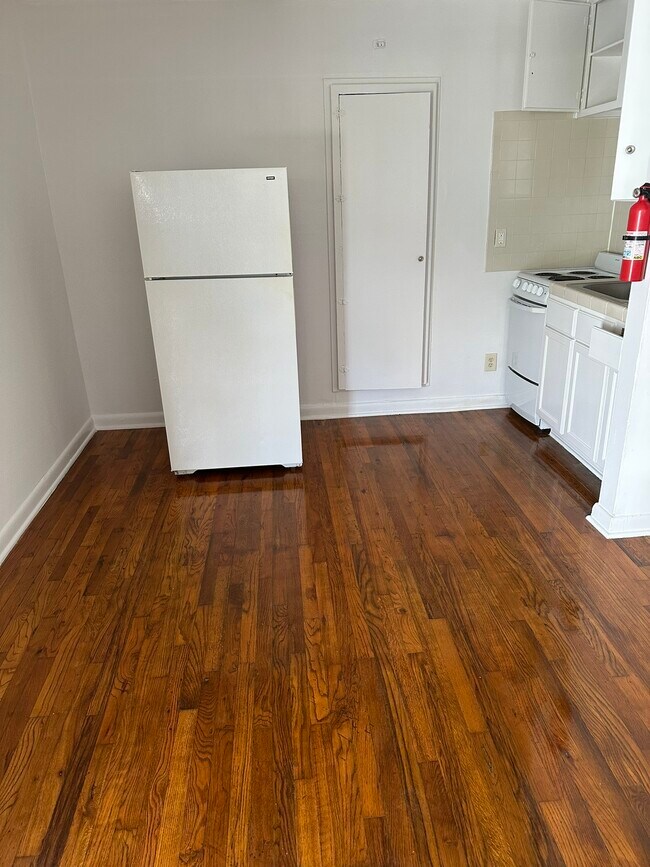 Building Photo - 301 Avondale St