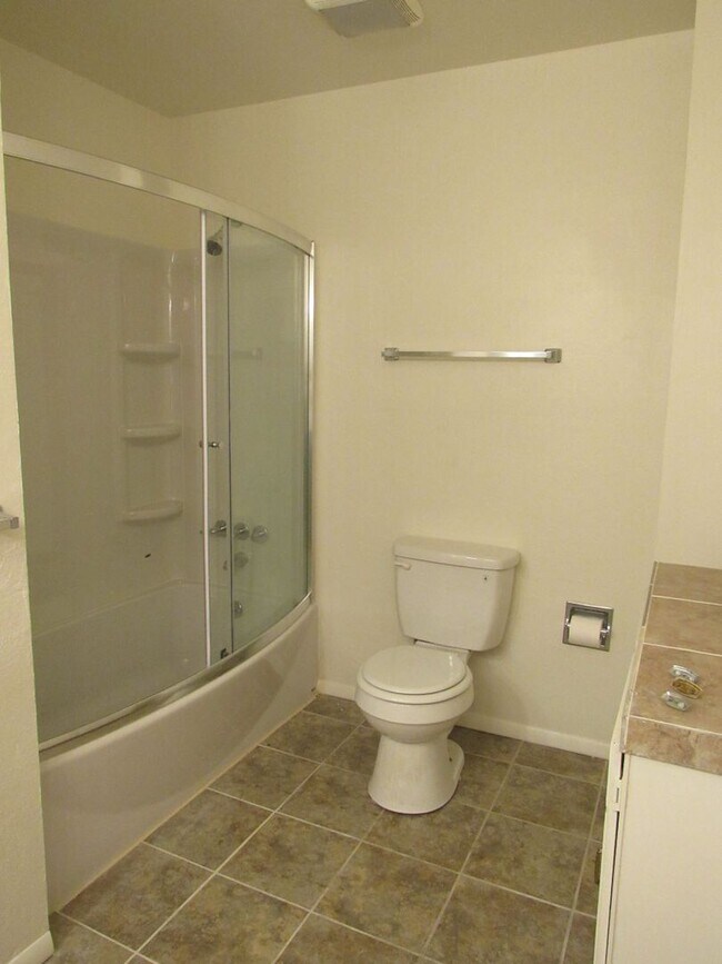 Building Photo - Spacious Bi Level home backing to open space