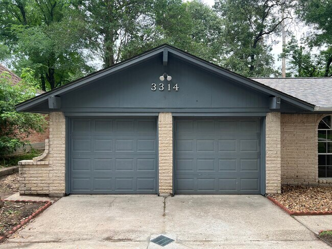 Building Photo - 3314 Kentwood Dr