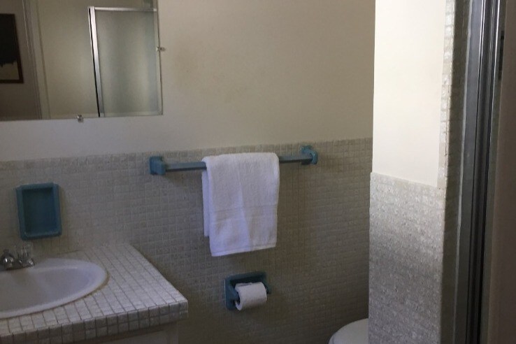 Master Bath - 4921 Chicago St