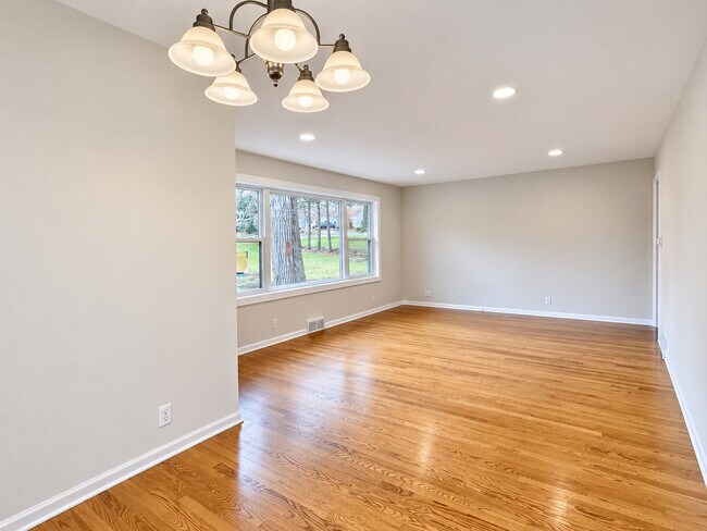 Building Photo - 21334 W Pepper Dr
