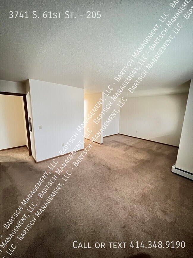 Building Photo - 3741 S 61st St