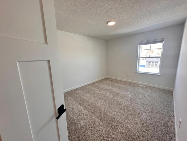 Building Photo - 5279 Long Pointe Pass