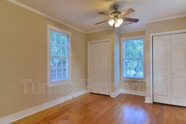 Building Photo - 2729 Kingswood Dr