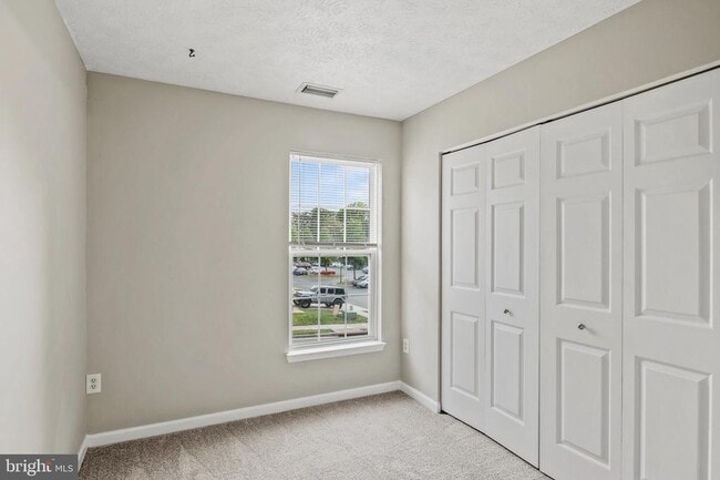 Building Photo - 8755 Thornbrook Dr