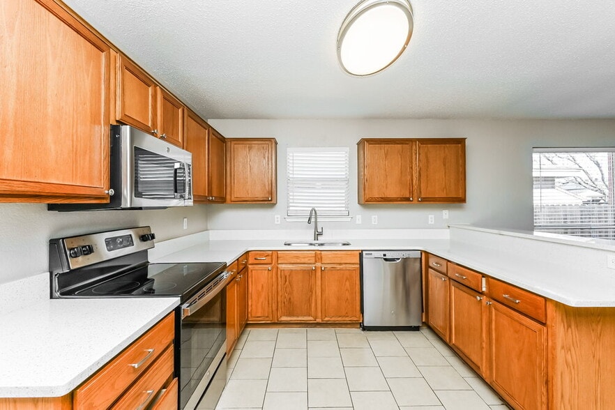 Building Photo - 8128 Twin Oaks Trail