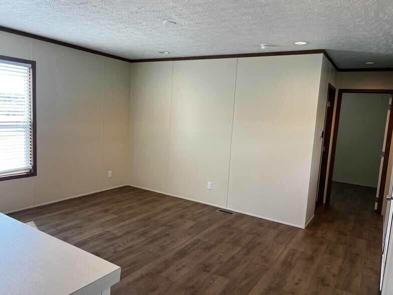 Building Photo - 709 N Collins Fwy