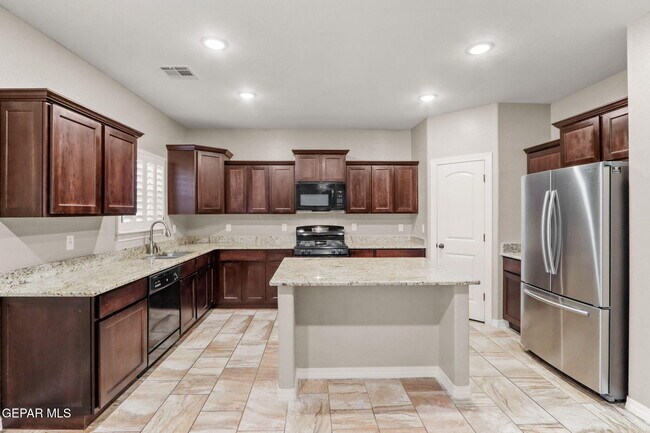 Building Photo - 4521 Marisabel Azcarate St