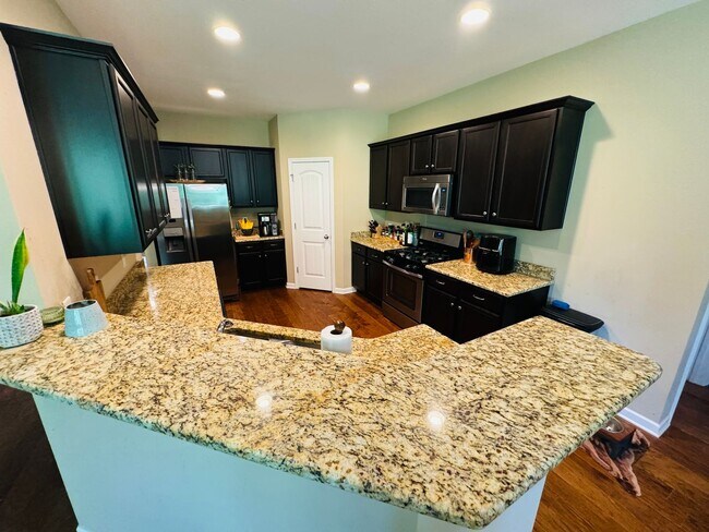 Building Photo - For Lease - 3 Bed, 2 Bath, 2445 sqft Home ...
